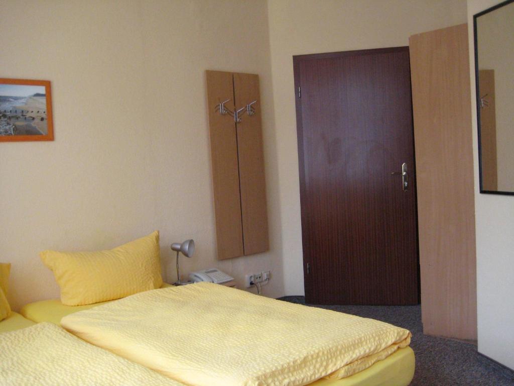 Hotel Gesellschaftshaus Bergen Auf Rugen Bilik gambar