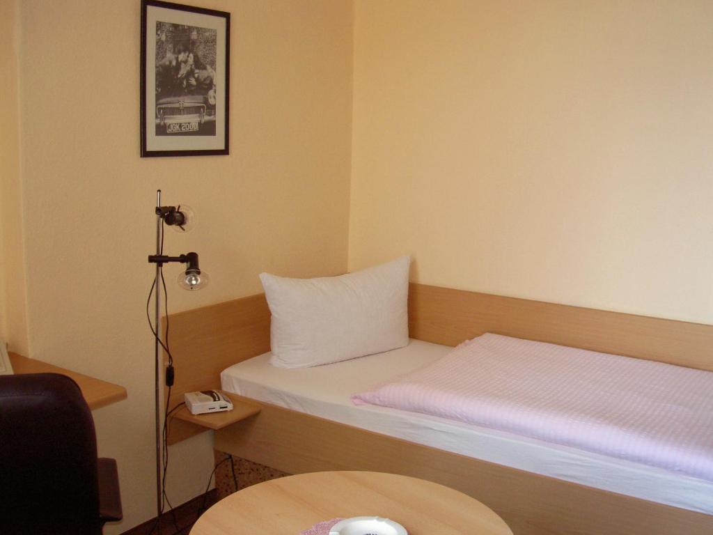 Hotel Gesellschaftshaus Bergen Auf Rugen Bilik gambar