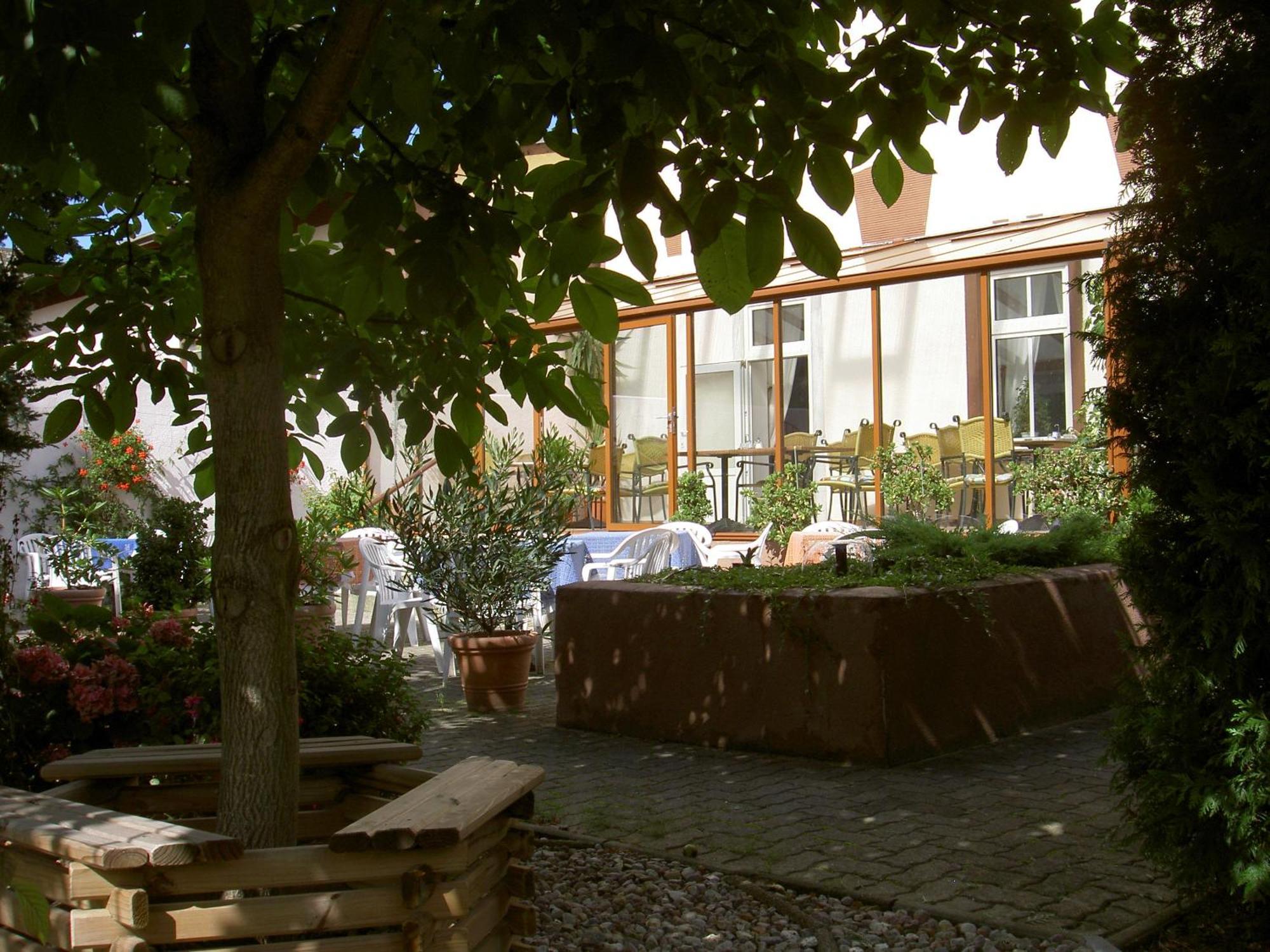 Hotel Gesellschaftshaus Bergen Auf Rugen Luaran gambar